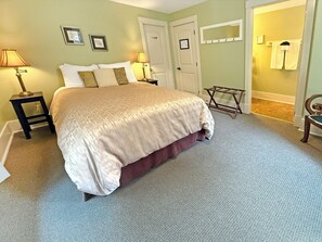 Room - Oceanfront Suite with Private Deck & Ensuite Bath - Rm 11 (Gabriola)