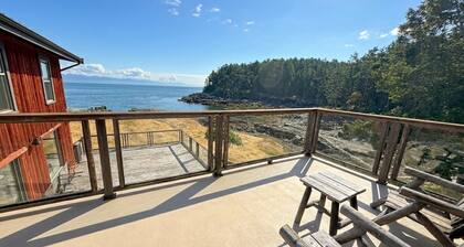 Oceanfront Suite with Private Deck & Ensuite Bath - Rm 11