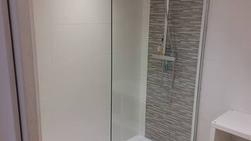 Comfort Apartment | Bathroom