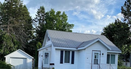 Perfect 1-bedroom house in welcoming Ontonagon for a relaxing stay