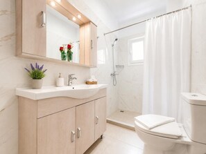 Bathroom - Villa Eros - Two Bedroom Villa, Sleeps 5 (Mparmpati)