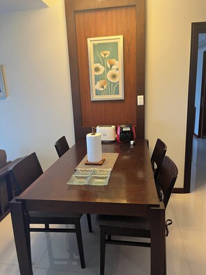 Dining - (Choeng Thale)