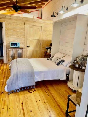 Room - Studio on Intercoastal waterway with dock (Daufuskie Island)