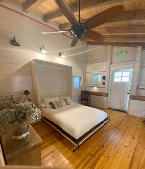 Room - Studio on Intercoastal waterway with dock (Daufuskie Island)
