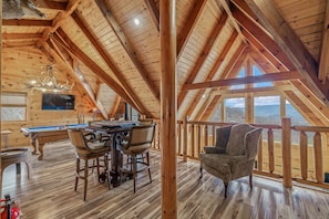 เคบิน, หลายเตียง, วิวภูเขา (50 Mile View Lodge) | ห้องเกม