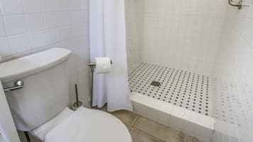 Superior Room, 1 King Bed (The Blanche Room) | Bathroom