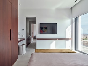 5 Schlafzimmer, Zimmersafe, Schreibtisch, Bügeleisen/Bügelbrett