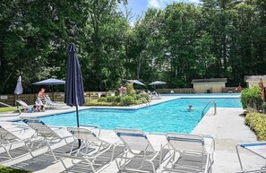 Pool - Lake Fairfield Getaway with Resort Amenities (Sapphire)