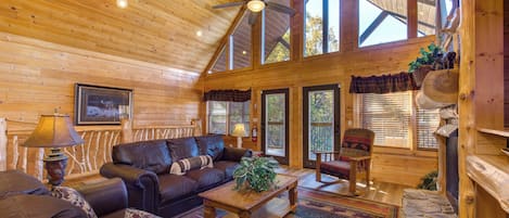 Cabin, Multiple Beds, Mountain View (Bears Haven Lodge) | Living area