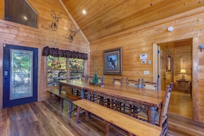 Ferienhütte, Mehrere Betten, Bergblick (Bears Haven Lodge) | Speisen