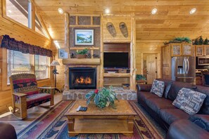 Ferienhütte, Mehrere Betten, Bergblick (Bears Haven Lodge) | Wohnbereich