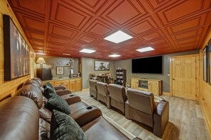 Interior - Bears Haven Lodge (Sevierville)