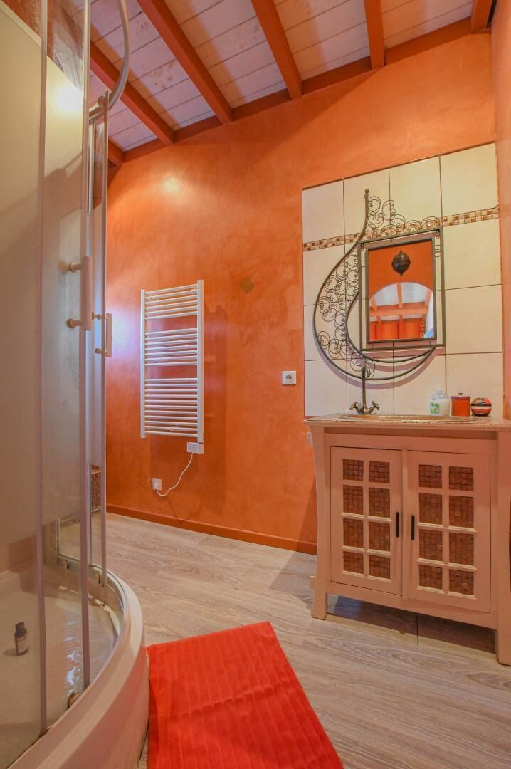Shower, towels