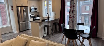 Luxurious townhouse near Ottawa Airport YOW