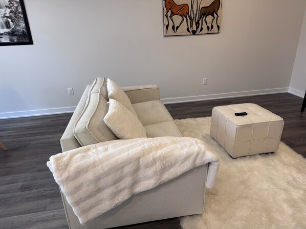 Living area - Luxurious townhouse near Ottawa Airport YOW (Ottawa)