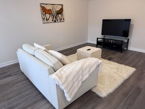 Living area - Luxurious townhouse near Ottawa Airport YOW (Ottawa)