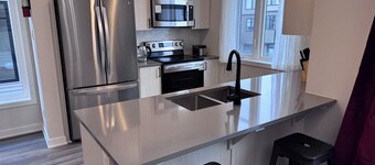 Luxurious townhouse near Ottawa Airport YOW