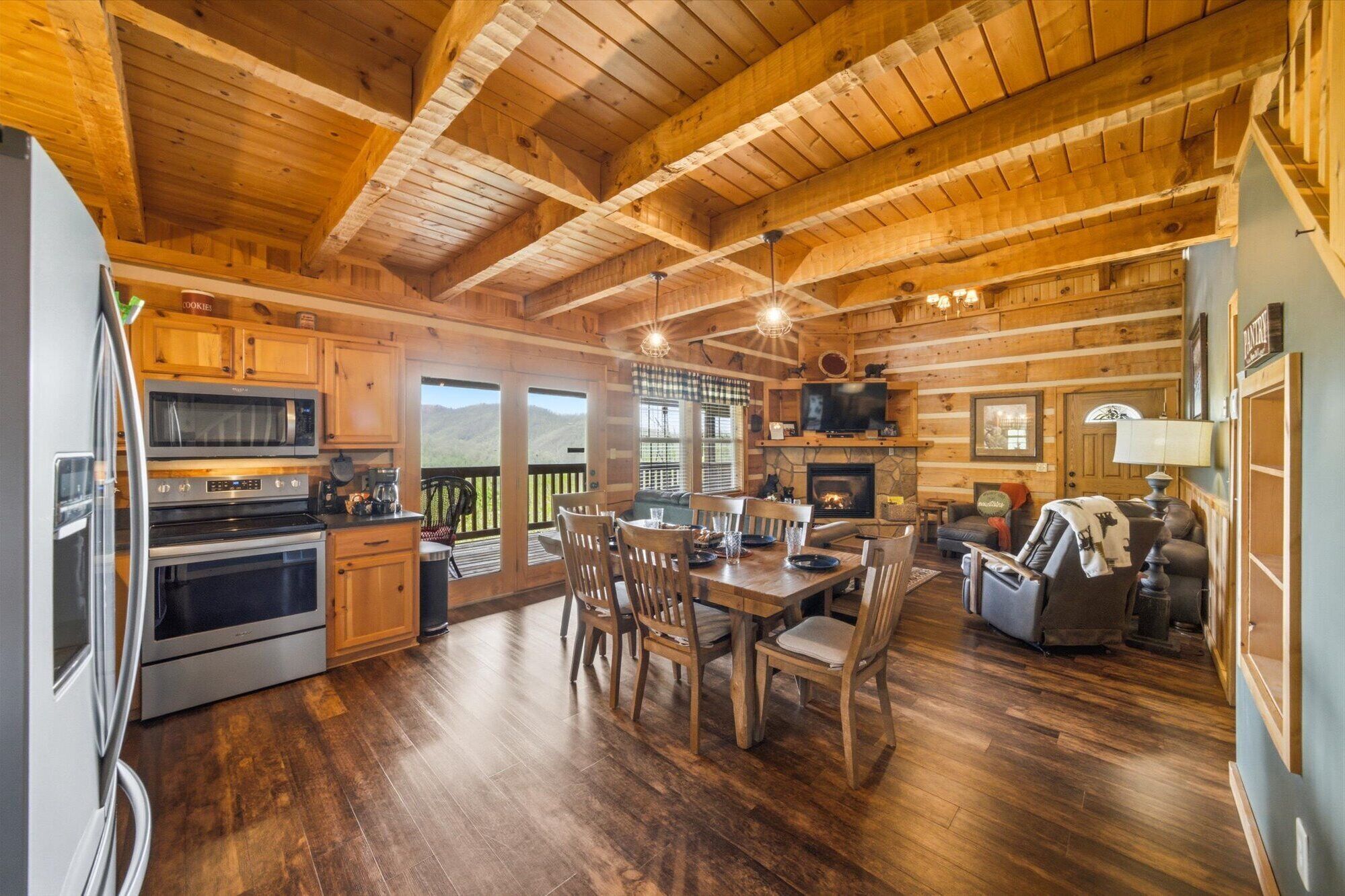 Cabin, Multiple Beds, Mountain View (Chubby & Cubby's Den) | Interior