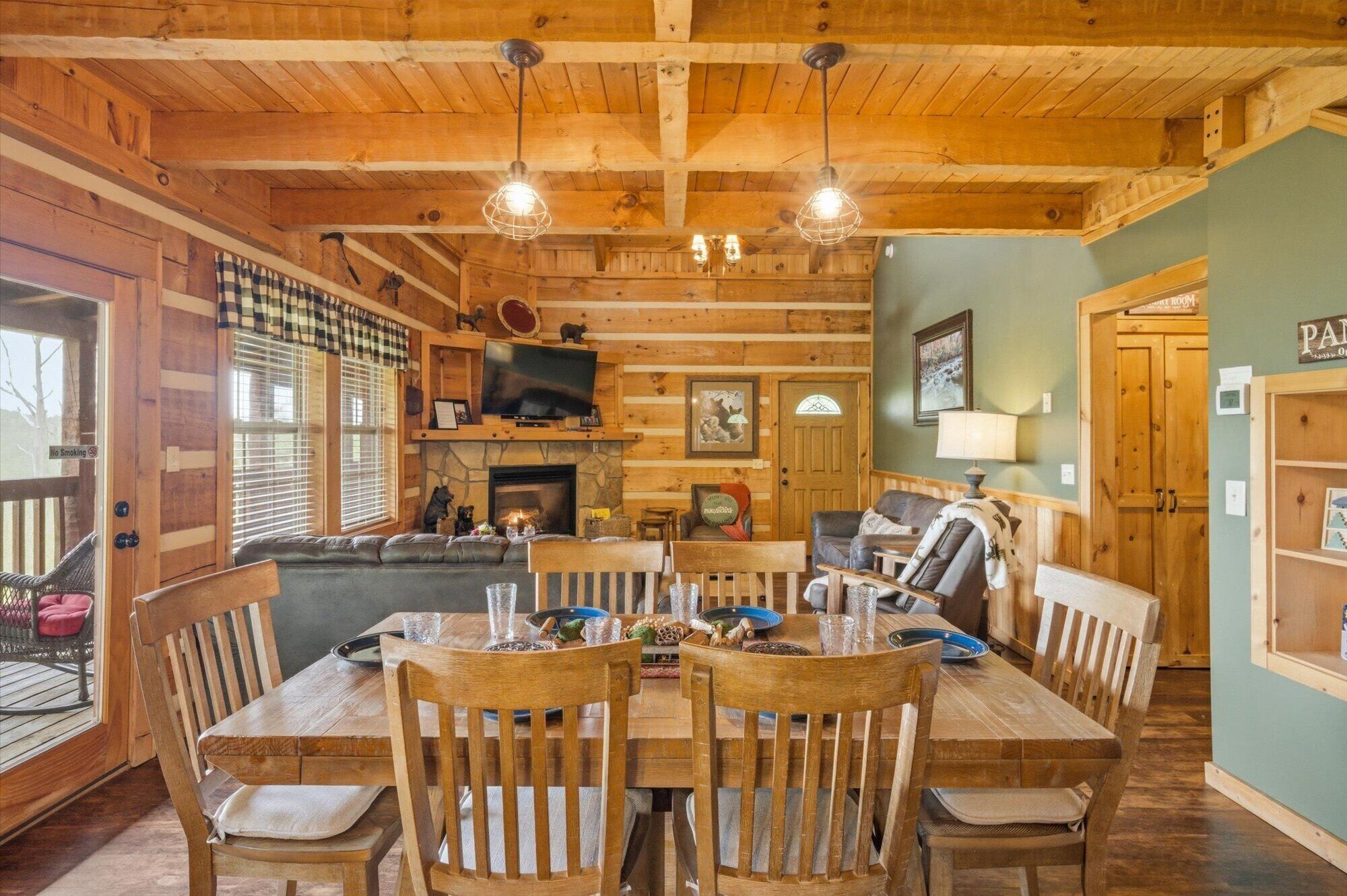 Cabin, Multiple Beds, Mountain View (Chubby & Cubby's Den) | Dining