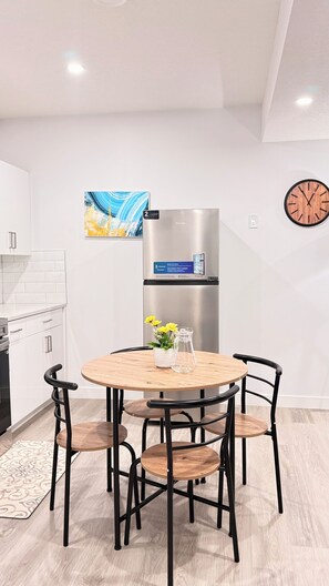 Dining - Stylish Private Suite | Free Parking + Wi-Fi (Calgary)