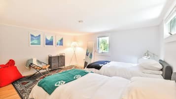 4 bedrooms, iron/ironing board, WiFi, bed sheets