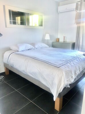 Ferros/tábuas de passar roupa, Wi-Fi, roupa de cama