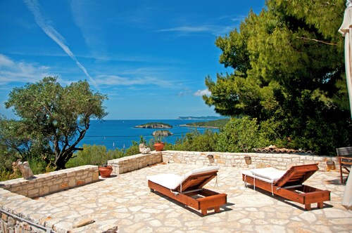 Captain Mikes Villa