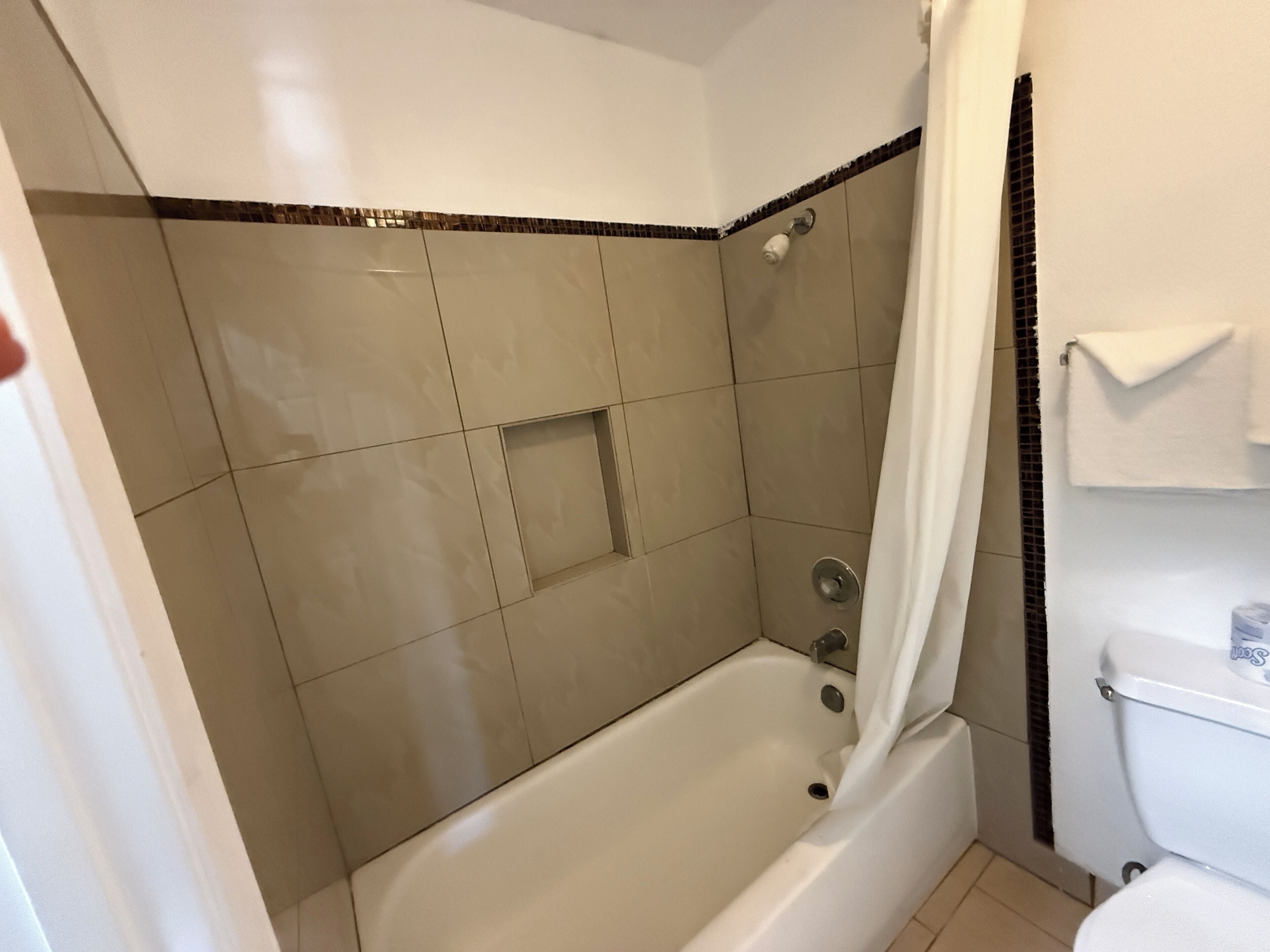 Kostenlose Toilettenartikel, Handtücher