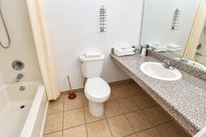 Bathroom - Kings Suites Kingsland GA (Kingsland)
