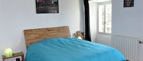 4 dormitorios, cuna de viaje, wifi gratis y ropa de cama