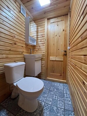Double or Twin Room, Balcony, Courtyard View | Bathroom - Tea Gezruli (Chiatura)