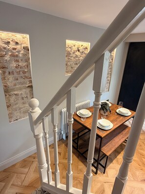 Dining - St John’s Central Canterbury Cottage (Canterbury)