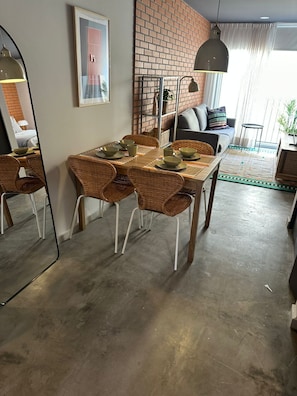 Junior Apartment, 2 Bedrooms | Private kitchen | Fridge, microwave, stovetop, cookware/dishes/utensils - Tradere (Zapopan)
