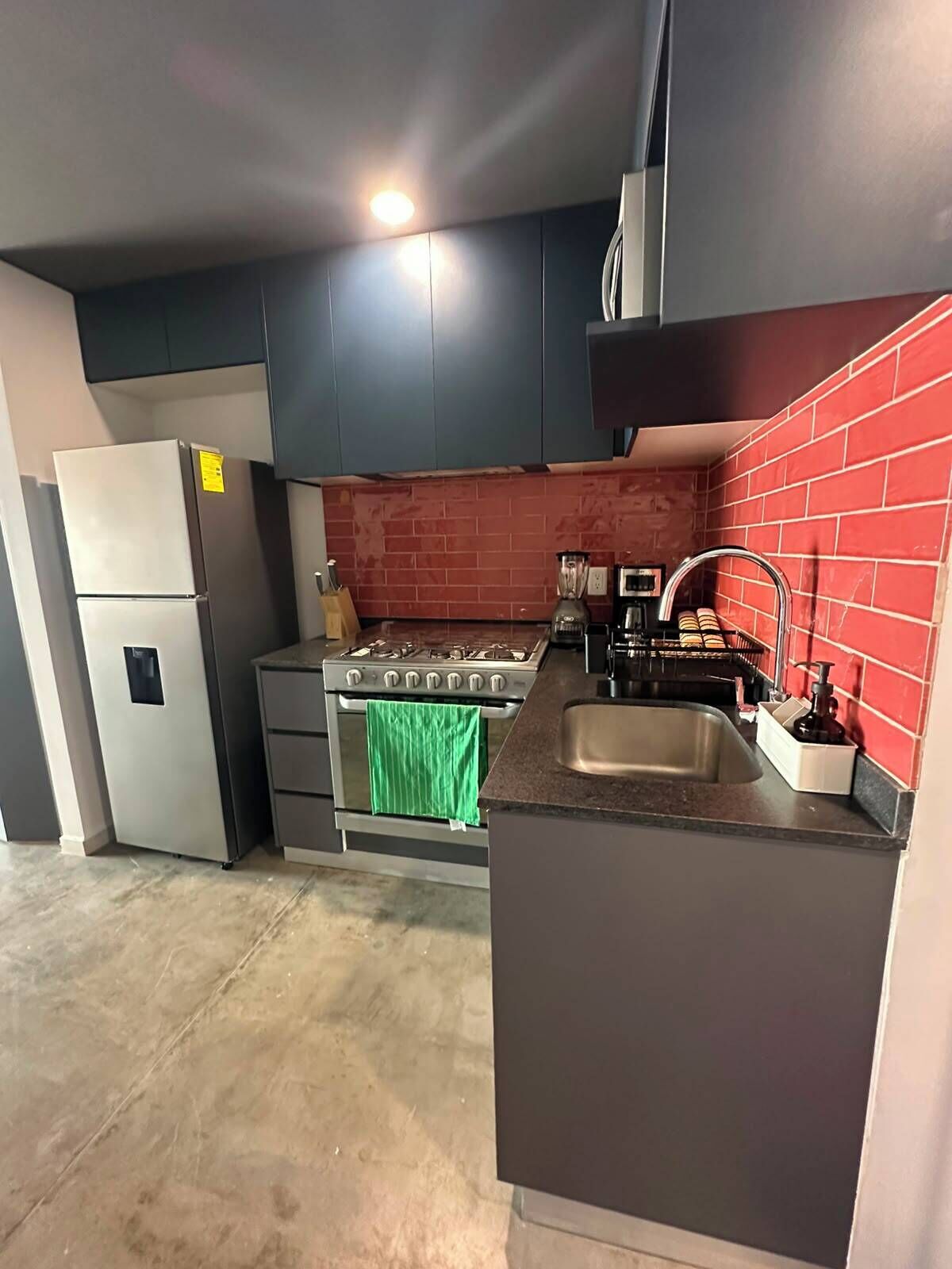 小型公寓, 2 间卧室 | 私人厨房 | 冰箱、微波炉、炉灶、厨具/餐具