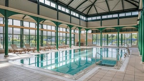 Pool - Spacious 2BR Townhouse Near Disneyland Paris (Bailly-Romainvilliers)