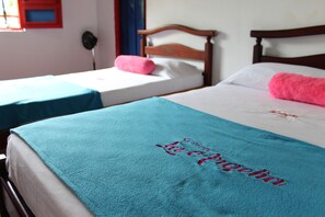 Classic Triple Room | Free WiFi - Hotel Pueblito Quindiano (Montenegro)