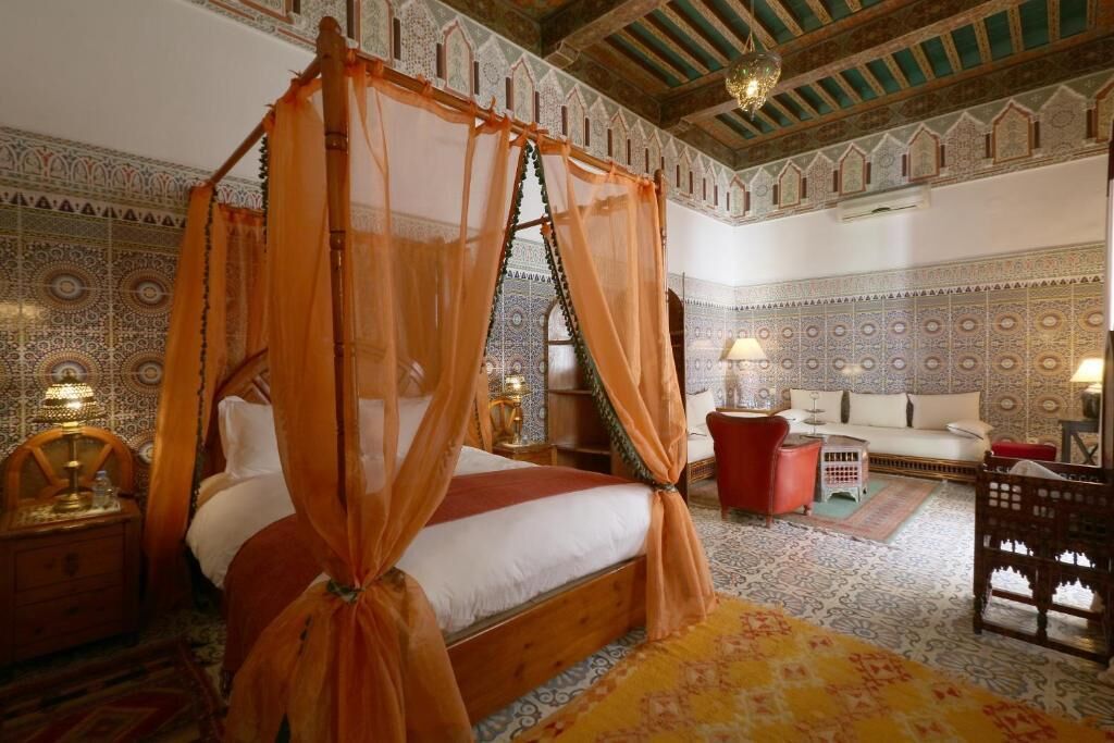 Deluxe-sviitti, patio | Tallelokero huoneessa, ilmainen Wi-Fi