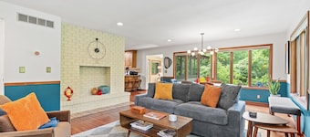 Secluded Mid-Century Haven | Hot Tub & Fire Pit
