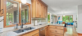 Secluded Mid-Century Haven | Hot Tub & Fire Pit