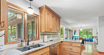 Secluded Mid-Century Haven | Hot Tub & Fire Pit