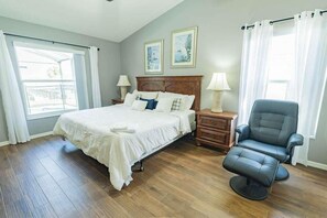 Tabla de planchar con plancha, wifi gratis y ropa de cama