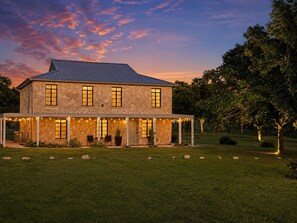 Exterior - The River House at Sleepy Hollow - Sleeps 14 - Family Retreat (Ingram)