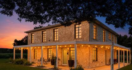 River House at Sleepy Hollow - Riverfront Retreat - Sleeps 14