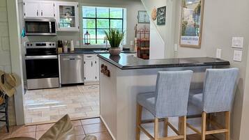 Coffee/tea maker, fridge, microwave, oven
