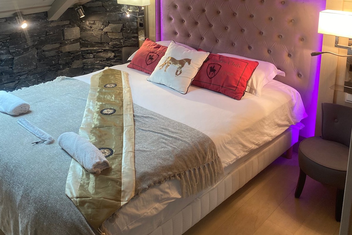 In-room safe, soundproofing, iron/ironing board, free WiFi