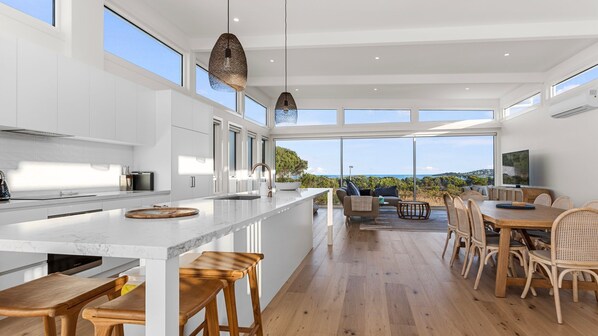 Coffee/tea maker, fridge, microwave, oven - Cedar Tides - Hot Tub & Ocean Views (Apollo Bay)