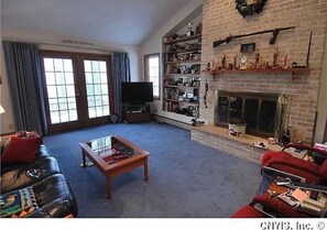 Living area - Peaceful secluded roomy lake house, beautiful location lovely waterfrontage (Skaneateles)