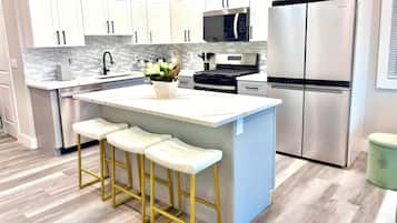 Coffee/tea maker, fridge, microwave, oven