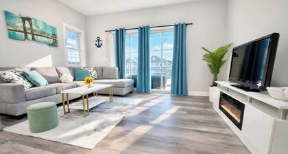 Modern Beach House, Rooftop Deck & Ocean Views, Walk to Beach & Boardwalk