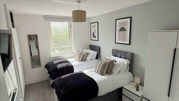 Iron/ironing board, WiFi, bed sheets